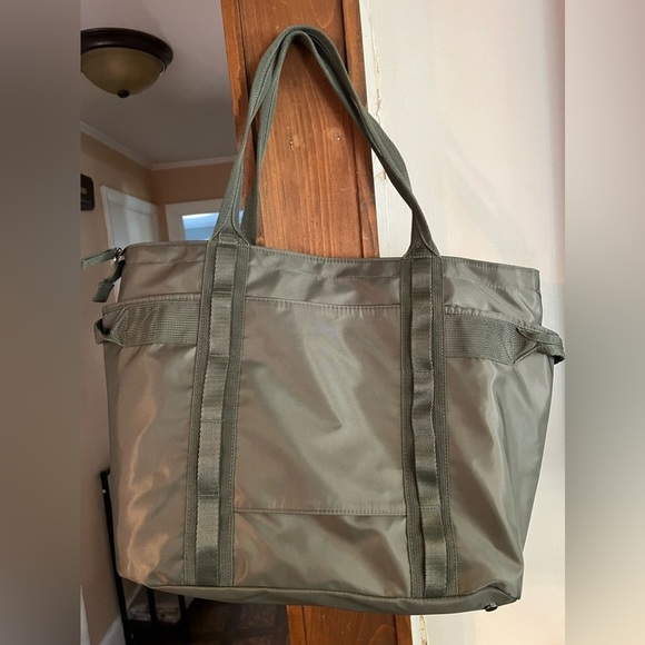 NWT Tommy Bahama green XL Nylon durable Travel Totebag Go Everywhere Cargo tote - Picture 3 of 4